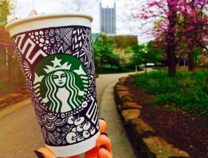 Starbucks White Cup Contest - Creatividad UGC